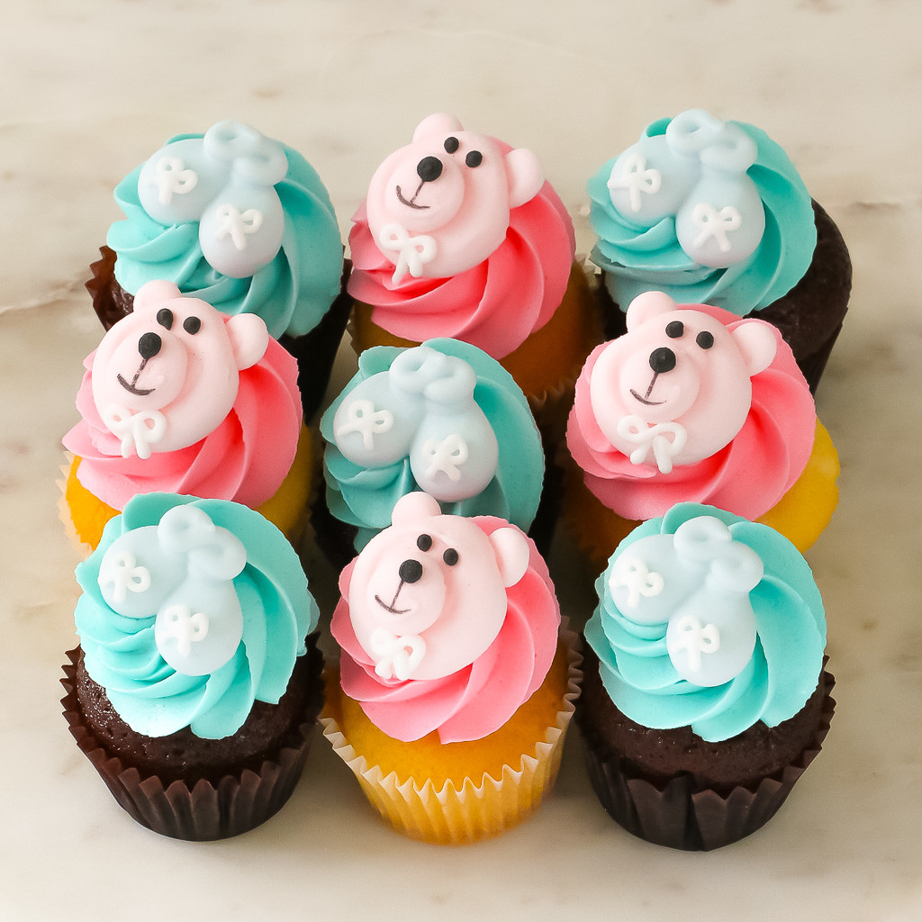 baby shower boy and girl mini cupcakes