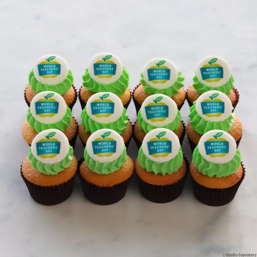 world teacher day mini size cupcakes