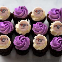 International Women's Day cupcakes mini 12
