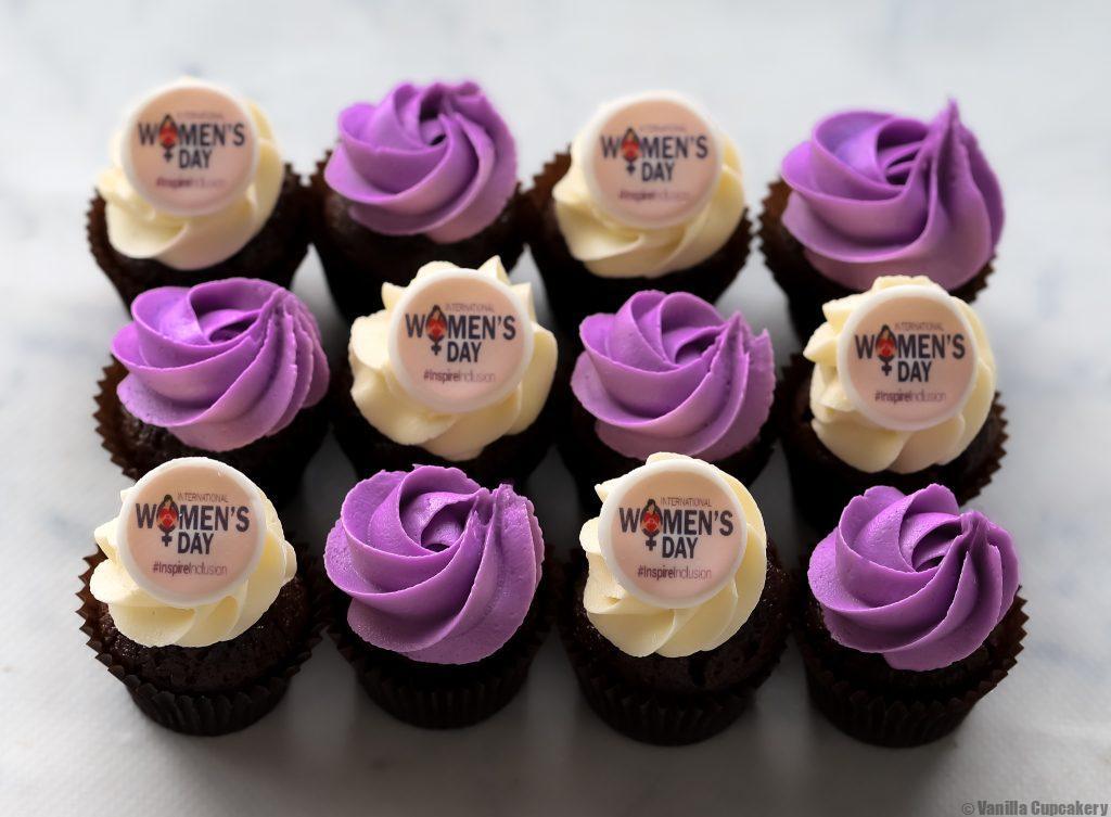 International Women's Day cupcakes mini 12