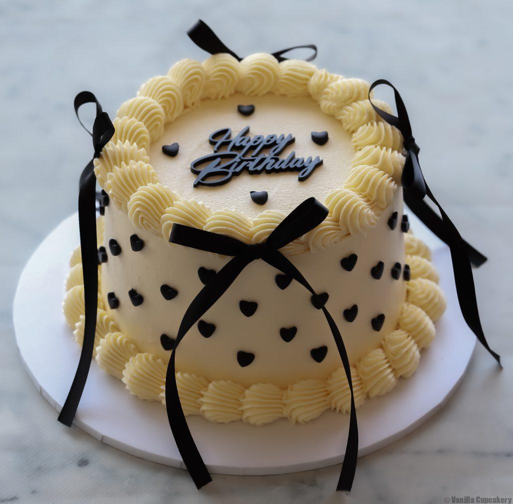 Heart cake round with ribbons